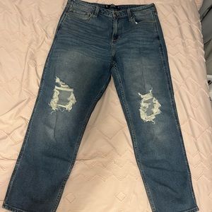Hollister Ultra High Rise Mom Jeans